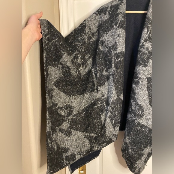 LOLË Shawl | O/S - Picture 3 of 5